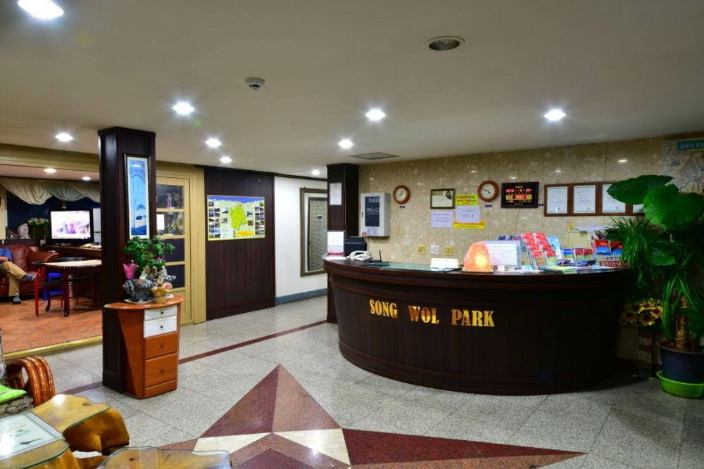 Songwol Park Motel Sokcho Exterior photo